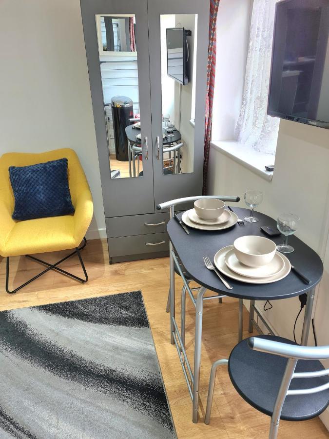 Lovely Central Studio/2Bed - 5Min To Train Station Slough Dış mekan fotoğraf